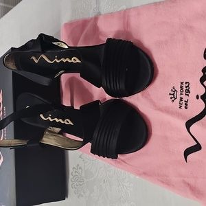Nina Vitoria black luster size 8 1/2m